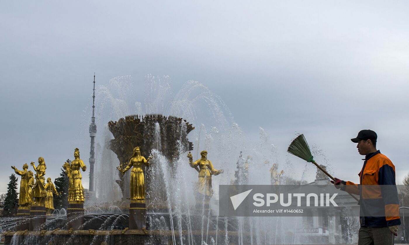 Fountain season gets underway in Moscow