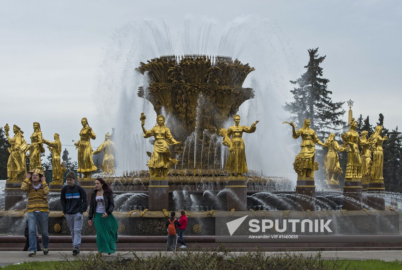 Fountain season gets underway in Moscow