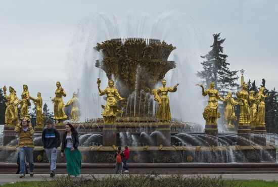 Fountain season gets underway in Moscow