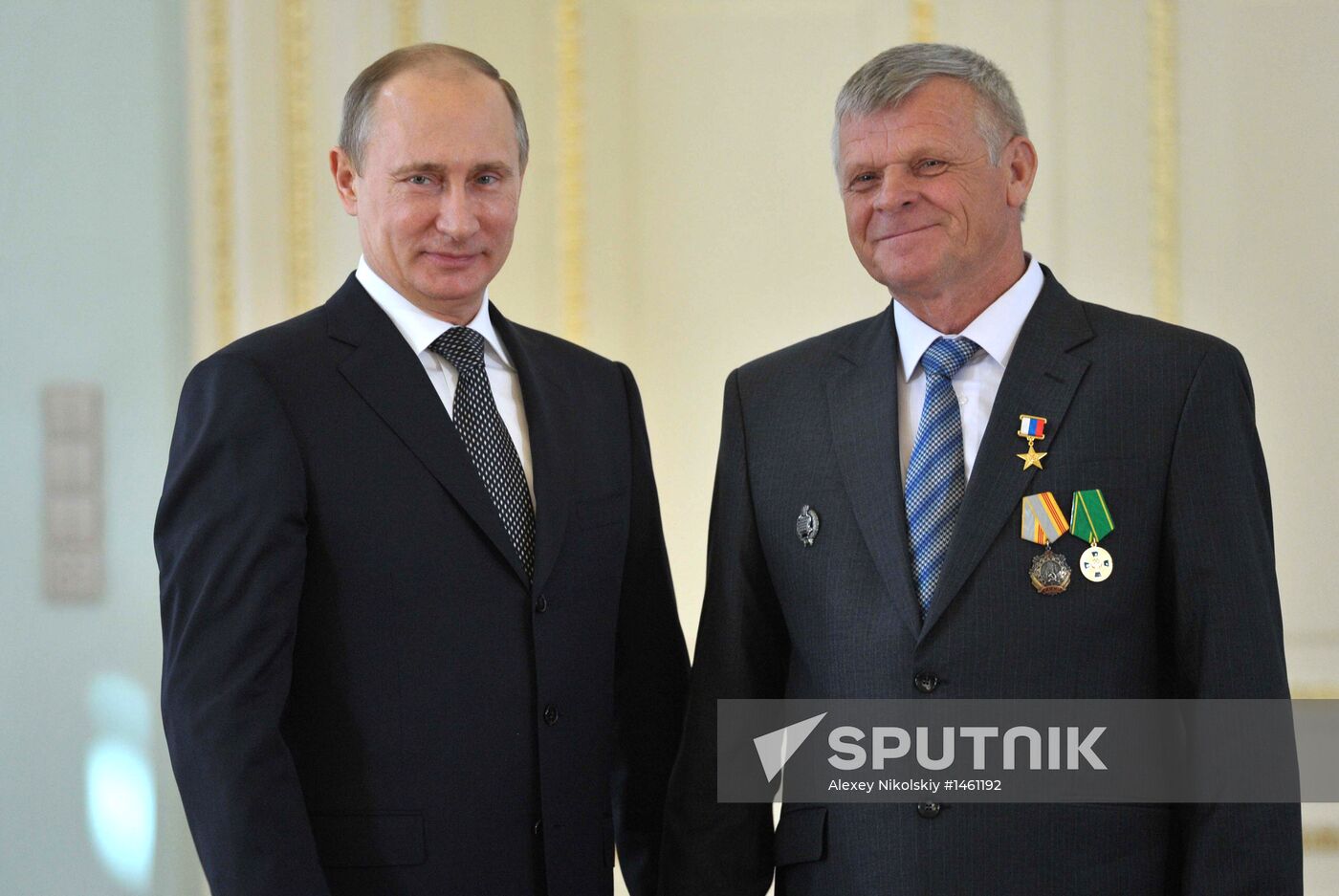 Vladimir Putin hands out awards to Heroes of Labor