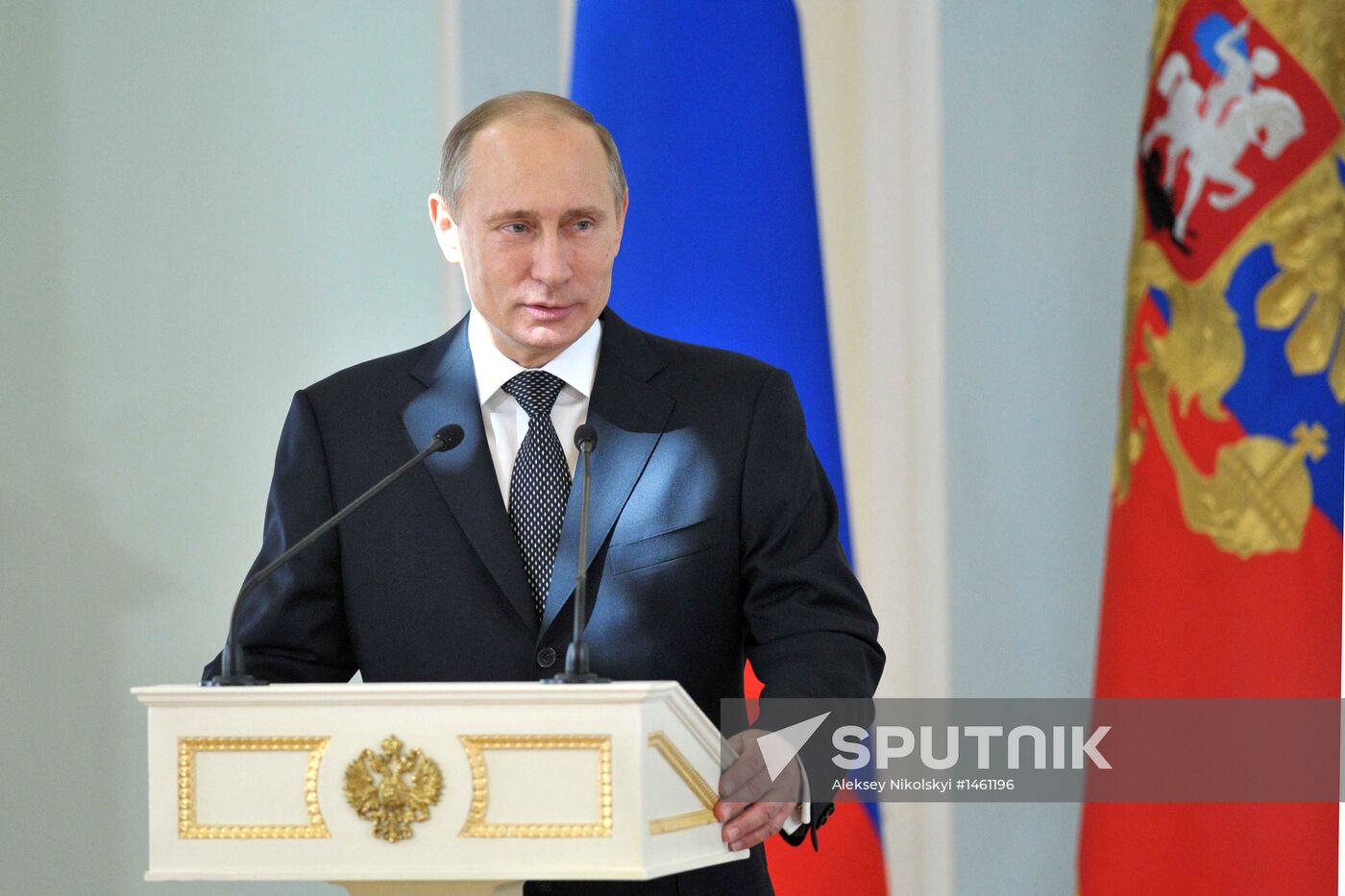 Vladimir Putin hands out awards to Heroes of Labor