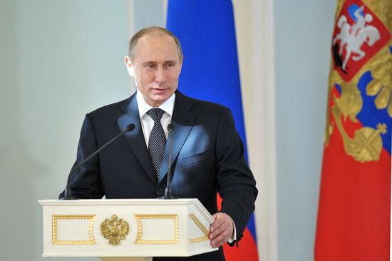 Vladimir Putin hands out awards to Heroes of Labor