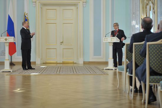 Vladimir Putin hands out awards to Heroes of Labor