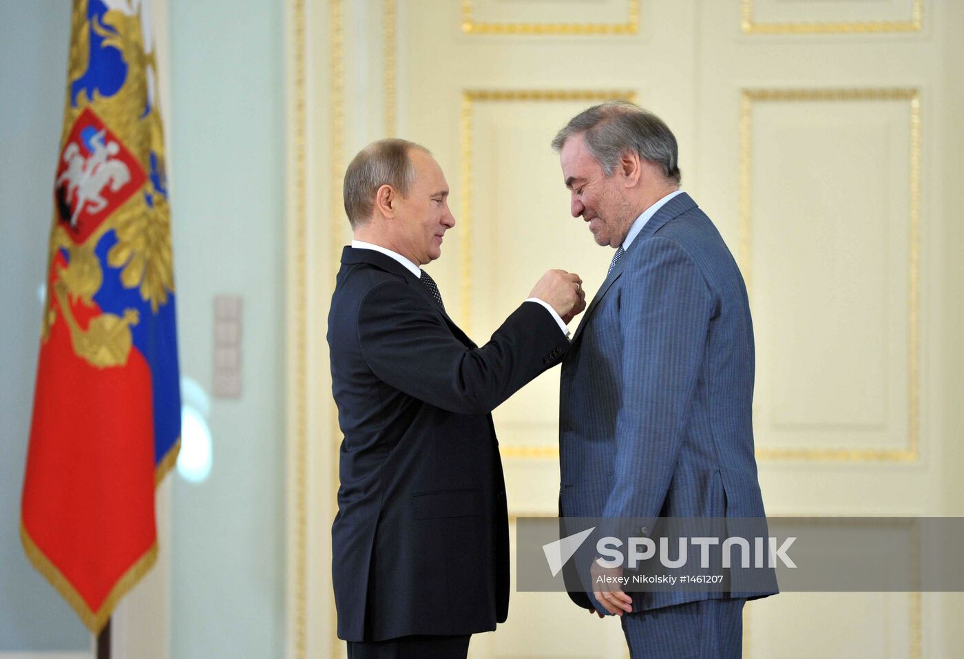 Vladimir Putin hands out awards to Heroes of Labor