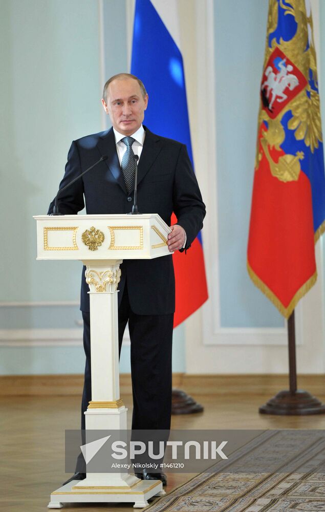 Vladimir Putin hands out awards to Heroes of Labor