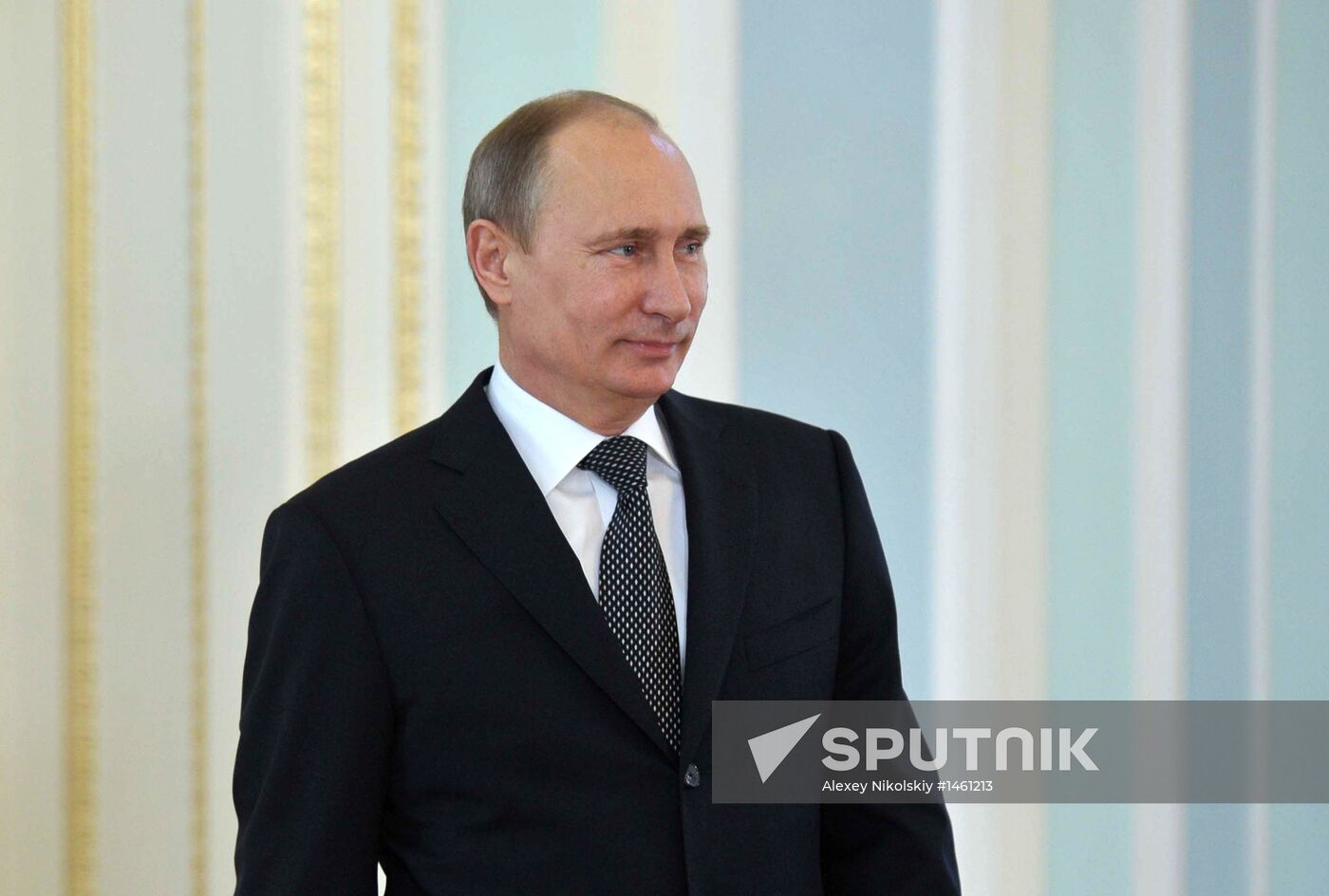 Vladimir Putin hands out awards to Heroes of Labor