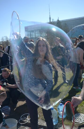 Annual soap bubble parade "Dreamflash"