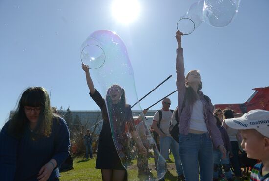 Annual soap bubble parade "Dreamflash"