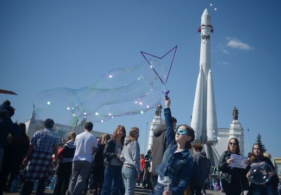 Annual soap bubble parade "Dreamflash"