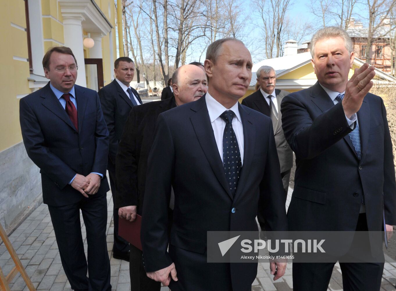 Vladimir Putin visits Maria Savina Veteran Actors' House