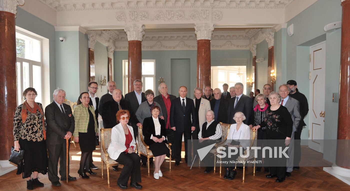 Vladimir Putin visits Maria Savina Veteran Actors' House