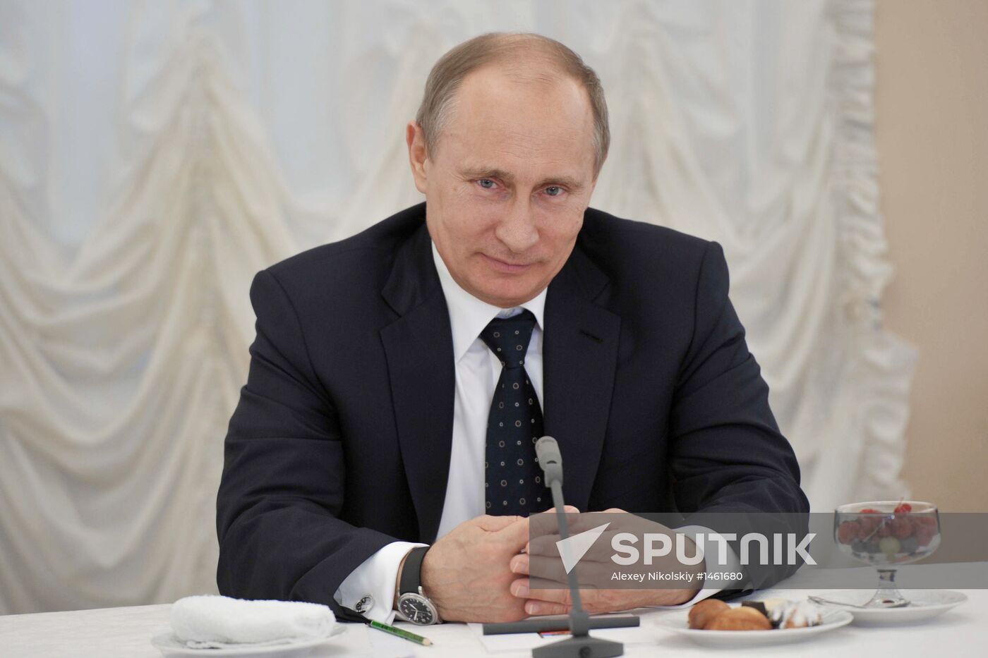 Vladimir Putin visits Maria Savina Veteran Actors' House