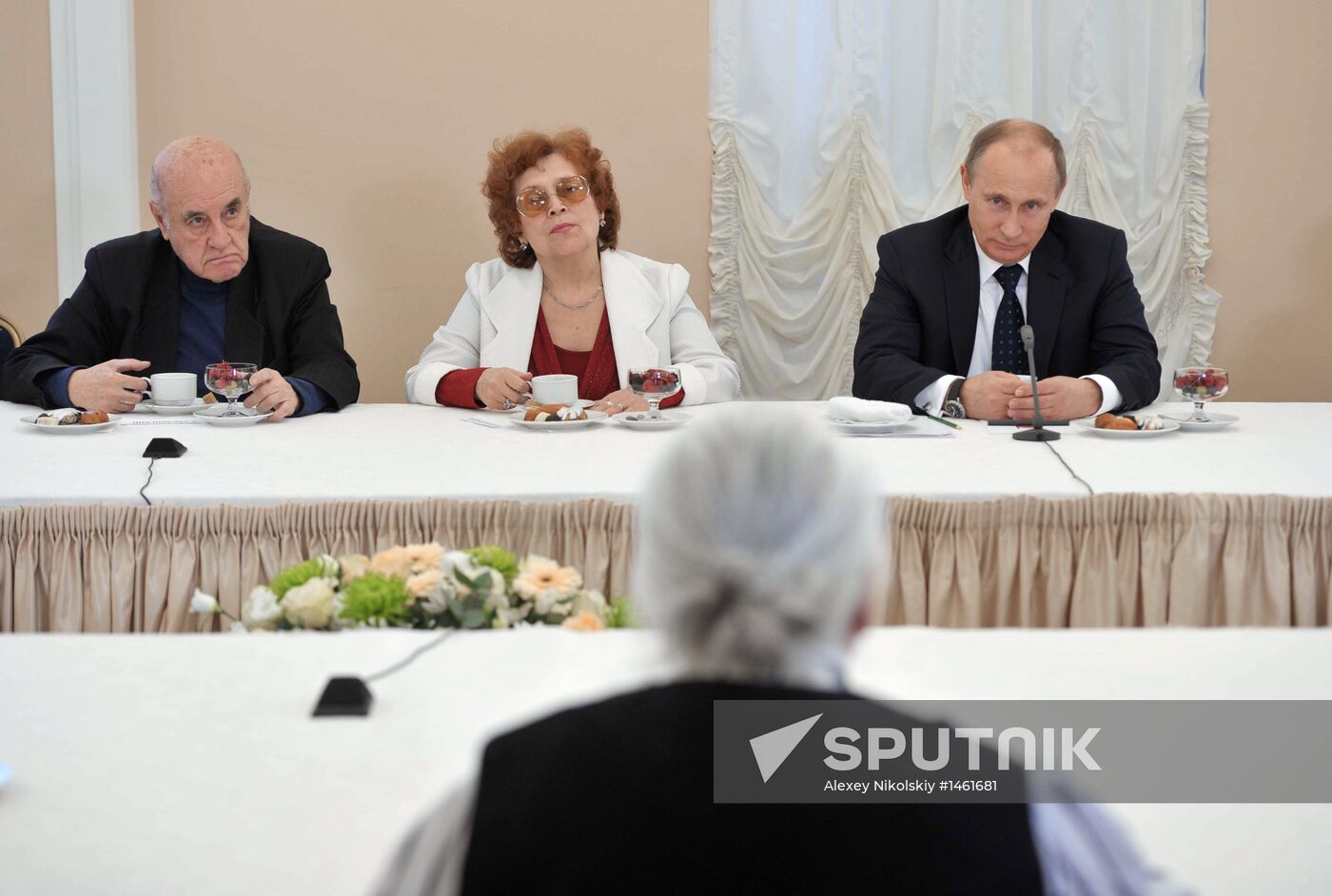 Vladimir Putin visits Maria Savina Veteran Actors' House