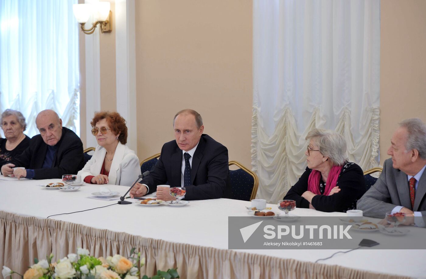 Vladimir Putin visits Maria Savina Veteran Actors' House