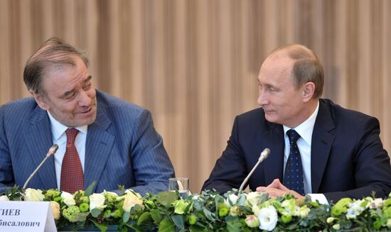 Vladimir Putin meets with Mariinsky Theater's board of trustees