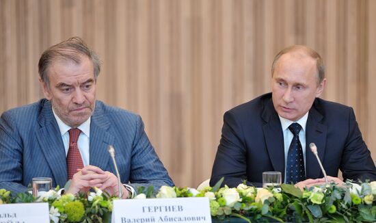 Vladimir Putin meets with Mariinsky Theater's board of trustees