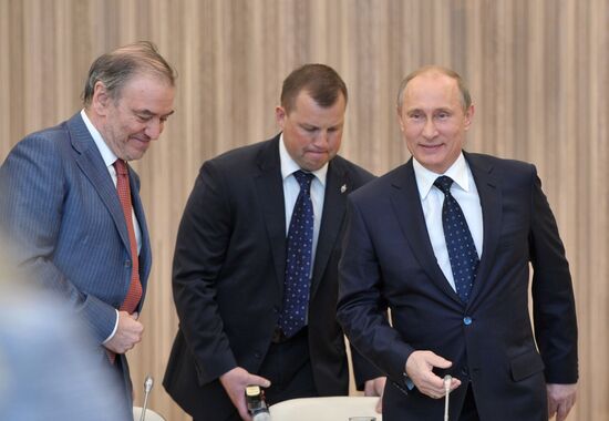 Vladimir Putin meets with Mariinsky Theater's board of trustees