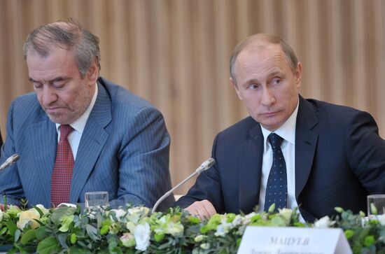 Vladimir Putin meets with Mariinsky Theater's board of trustees