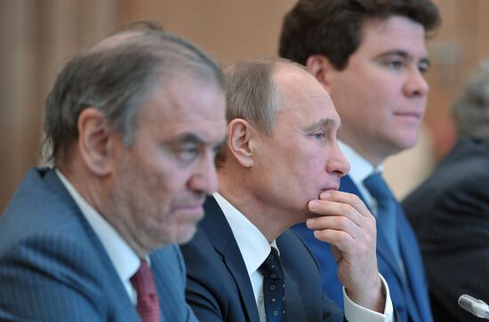 Vladimir Putin meets with Mariinsky Theater's board of trustees