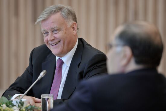 Vladimir Putin meets with Mariinsky Theater's board of trustees