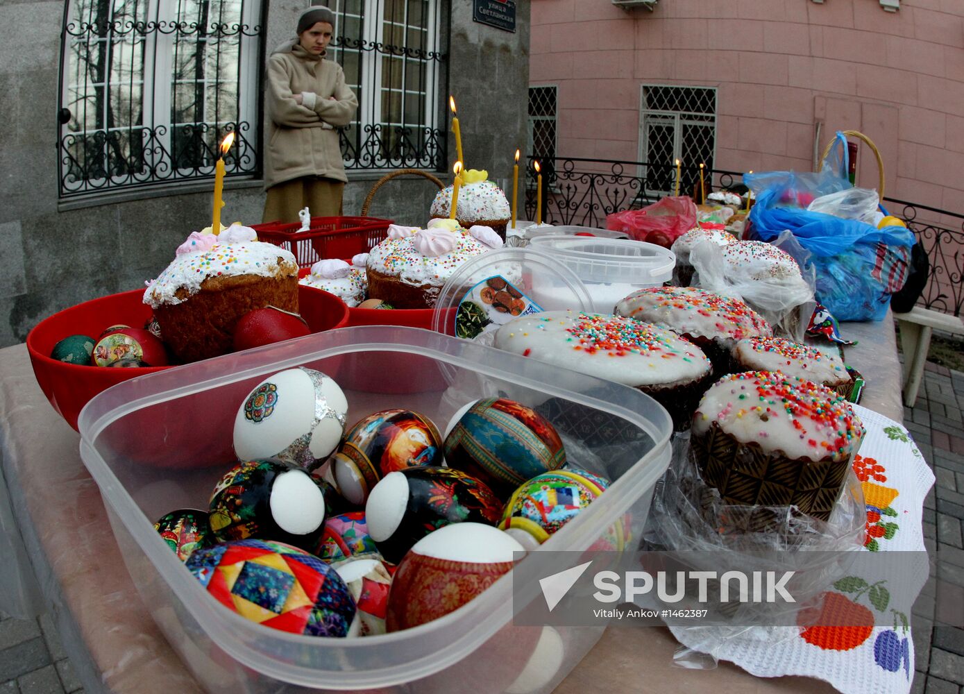 Easter cakes and eggs blessed