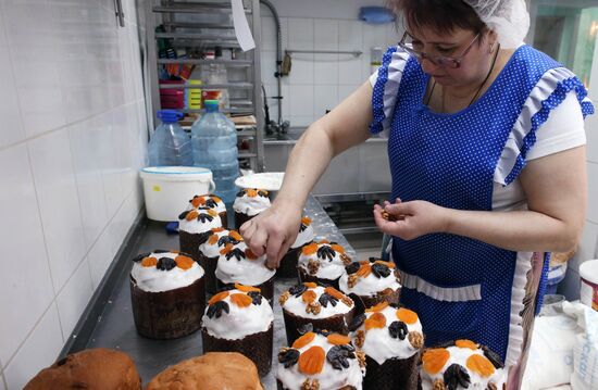 Making Easter loaves