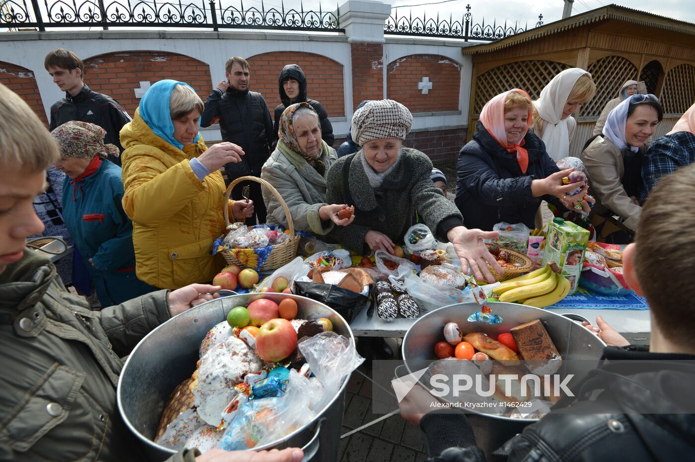 Easter cakes and eggs blessed
