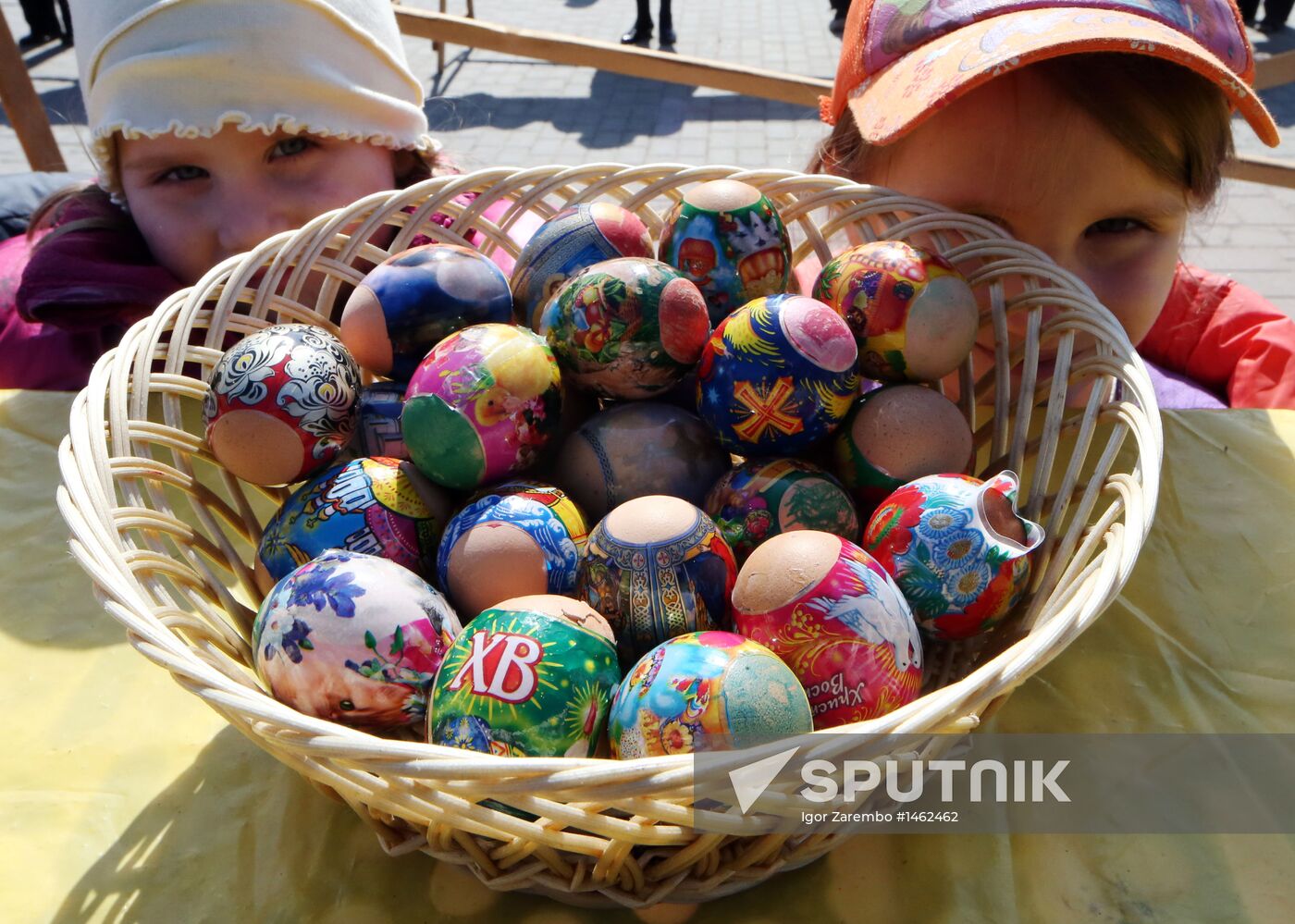 Easter cakes and eggs blessed