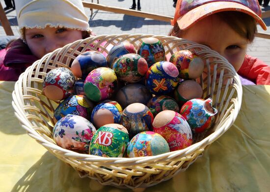 Easter cakes and eggs blessed