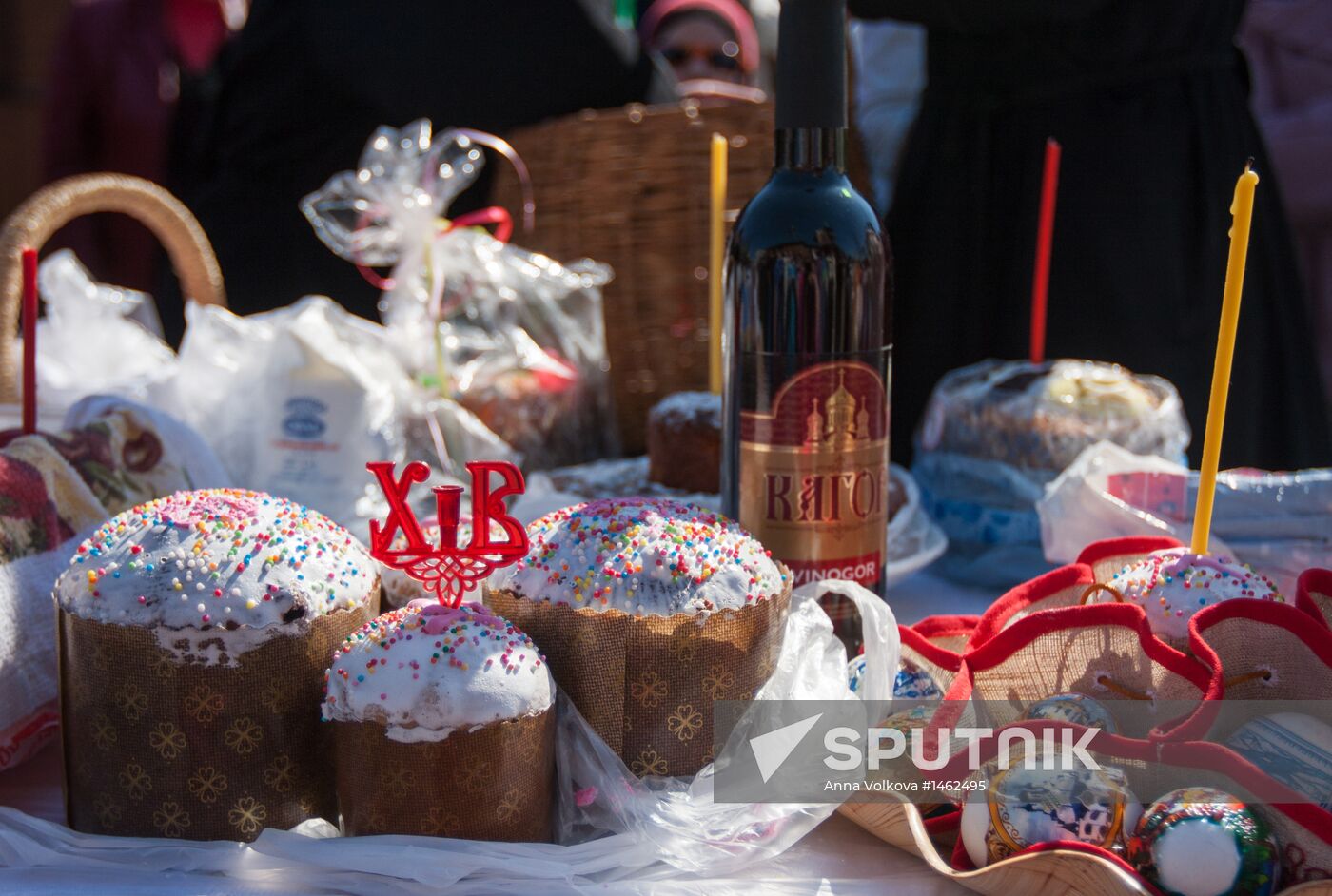 Easter cakes and eggs blessed