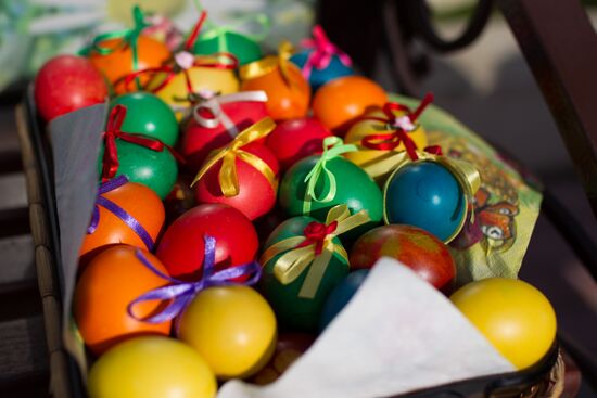 Easter cakes and eggs blessed