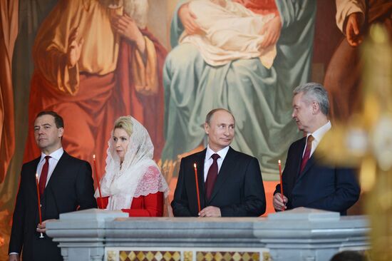 Vladimir Putin and Dmitry Medvedev attend Easter service