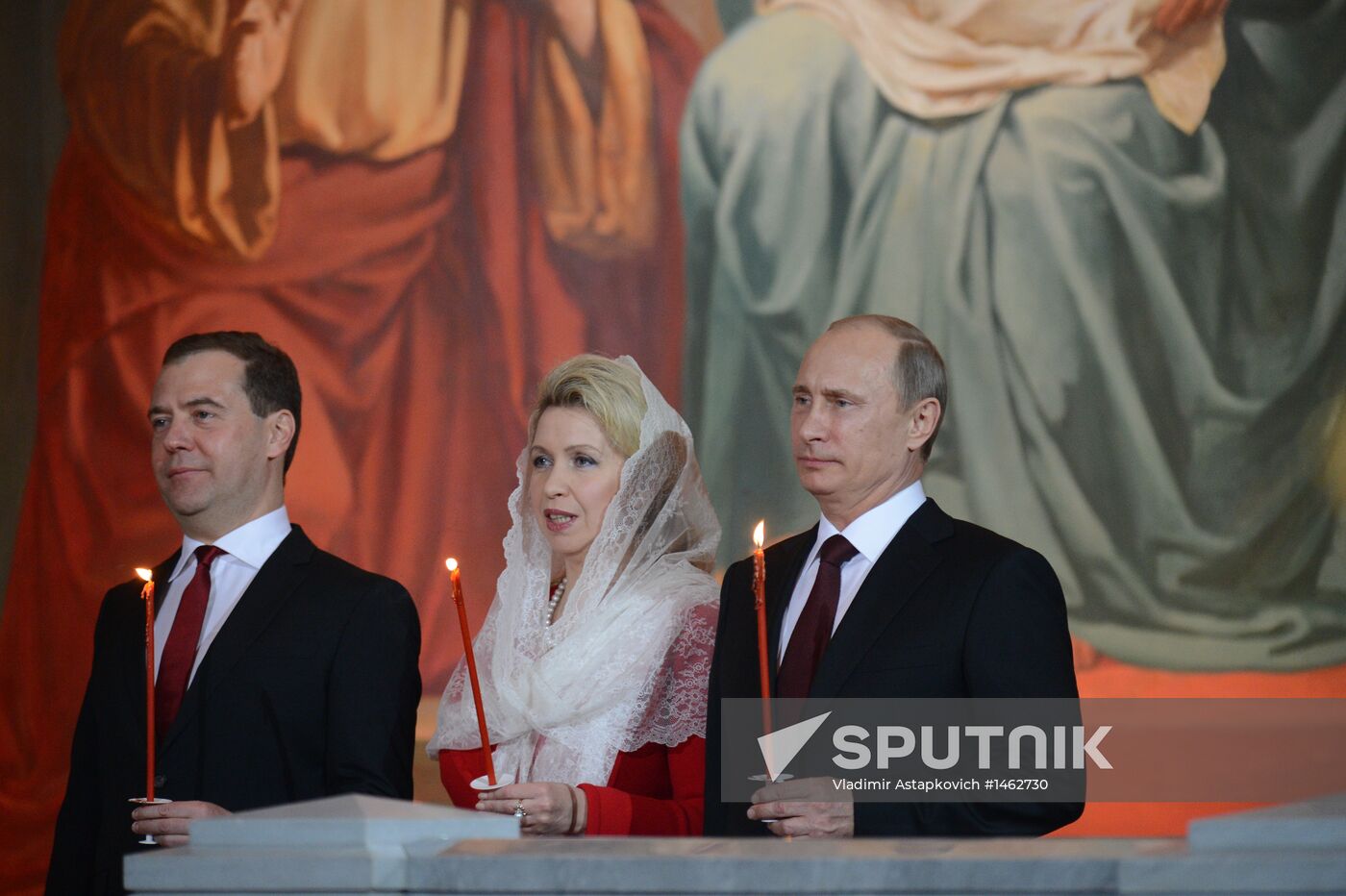 Vladimir Putin and Dmitry Medvedev attend Easter service