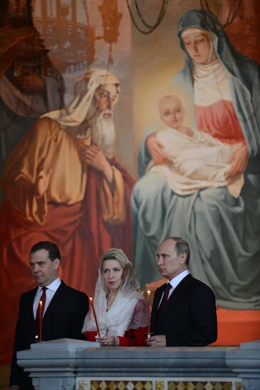 Vladimir Putin and Dmitry Medvedev attend Easter service