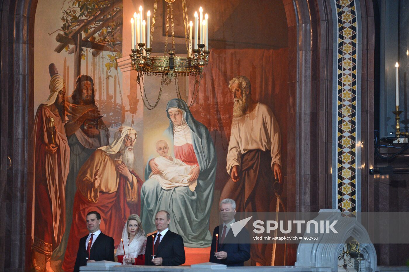 Vladimir Putin and Dmitry Medvedev attend Easter service