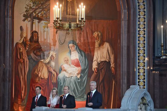 Vladimir Putin and Dmitry Medvedev attend Easter service