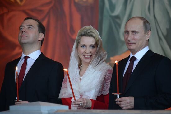 Vladimir Putin and Dmitry Medvedev attend Easter service