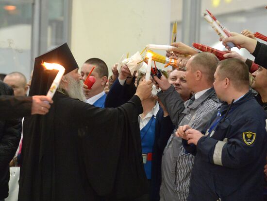 Meeting Holy Fire from Jerusalem at Vnukovo airport