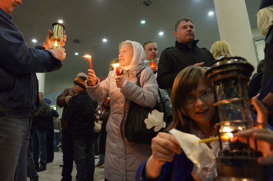 Meeting Holy Fire from Jerusalem at Vnukovo airport