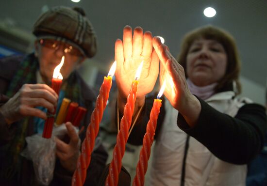Meeting Holy Fire from Jerusalem at Vnukovo airport
