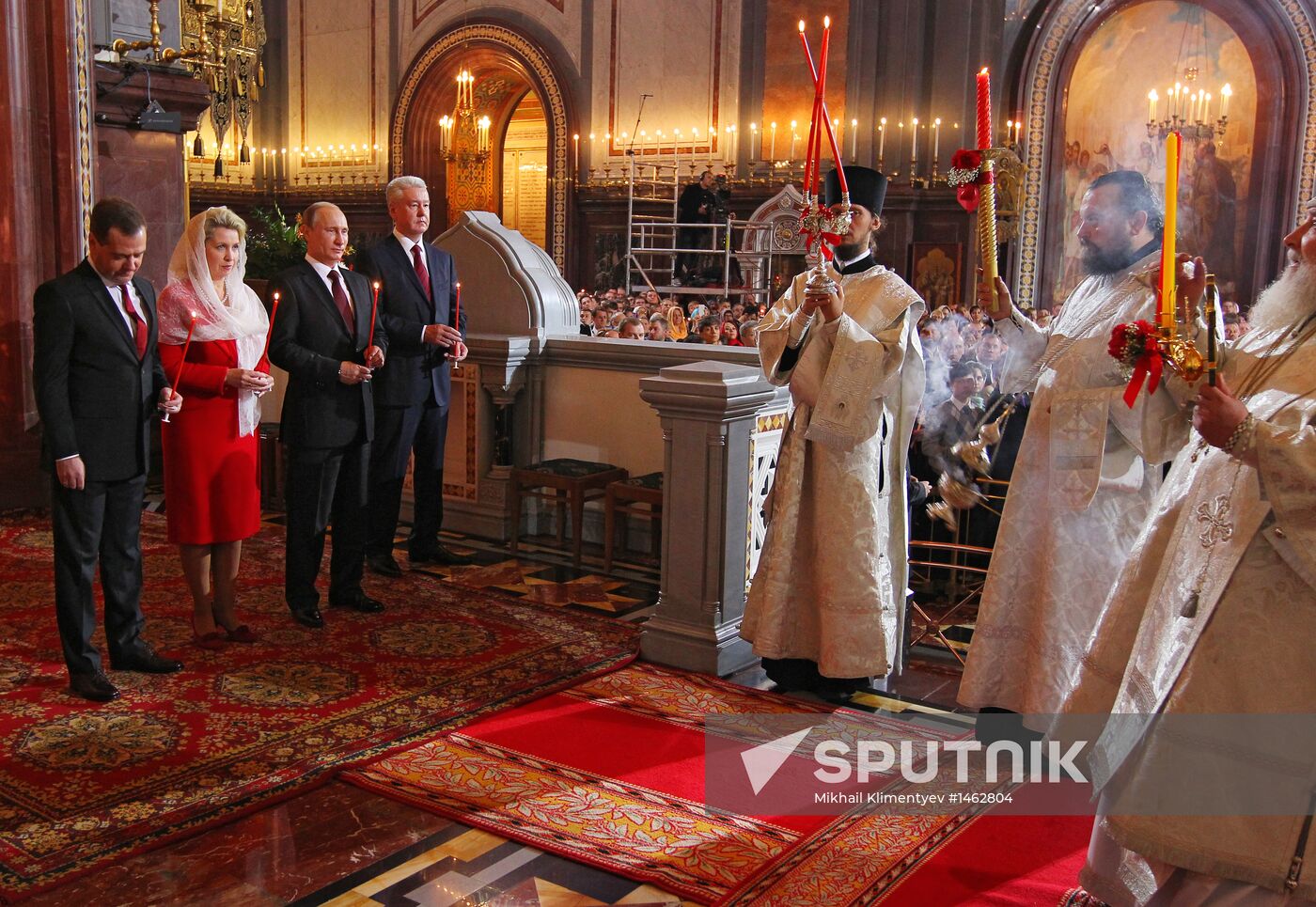 Vladimir Putin and Dmitry Medvedev attend Easter service