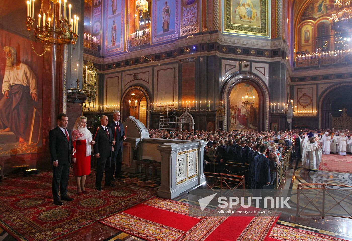 Vladimir Putin and Dmitry Medvedev attend Easter service