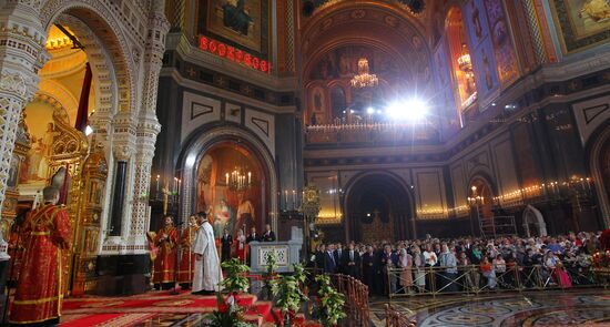 Vladimir Putin and Dmitry Medvedev attend Easter service