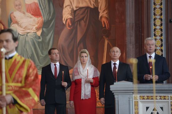 Vladimir Putin and Dmitry Medvedev attend Easter service