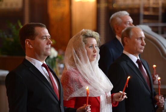 Vladimir Putin and Dmitry Medvedev attend Easter service
