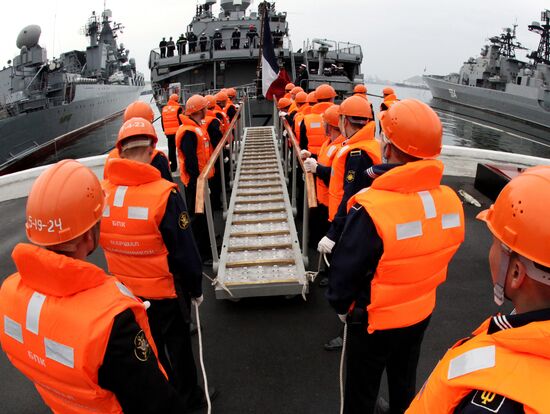 French Navy frigate Vendemiaire visits Vladivostok