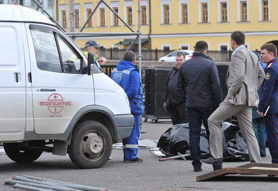 Worker dies during stage assembly on Bolotnaya Square