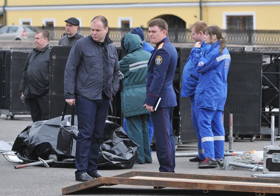 Worker dies during stage assembly on Bolotnaya Square