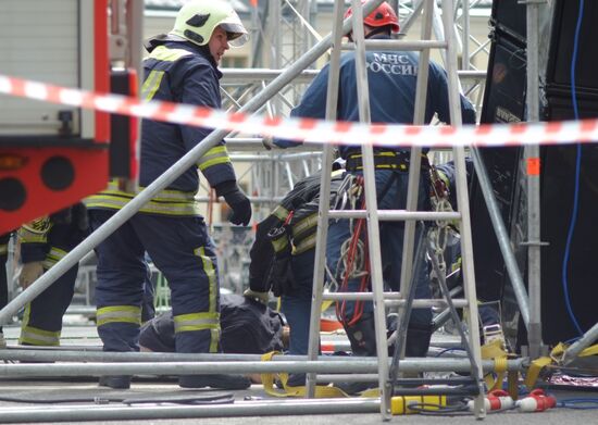 Worker dies during stage assembly on Bolotnaya Square