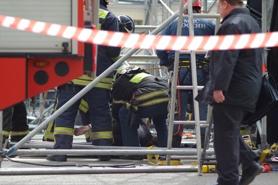 Worker dies during stage assembly on Bolotnaya Square